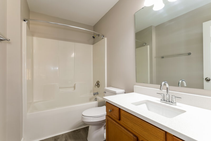 1,745/Mo, 352 Pelling Dr York, SC 29745 Main Bathroom View