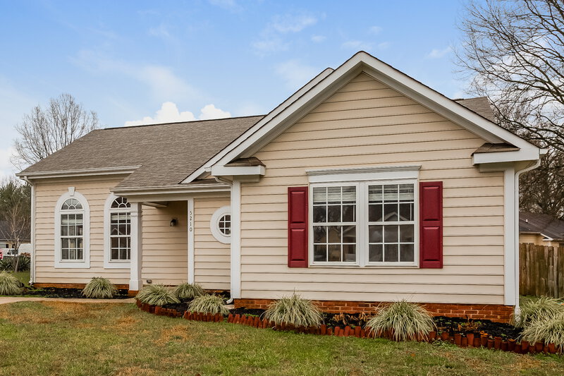 1,965/Mo, 5210 Grenelefe Village Rd Charlotte, NC 28269 Front View