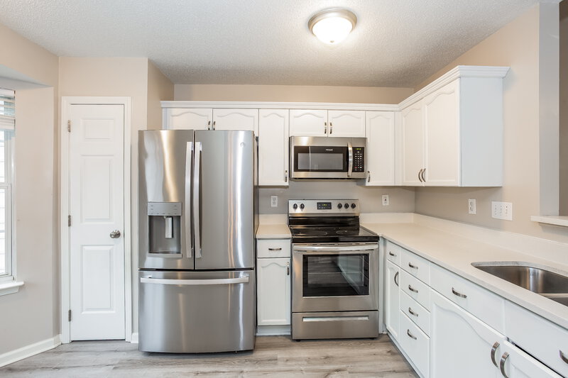 1,965/Mo, 5210 Grenelefe Village Rd Charlotte, NC 28269 Kitchen View