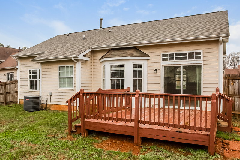 1,965/Mo, 5210 Grenelefe Village Rd Charlotte, NC 28269 Rear View