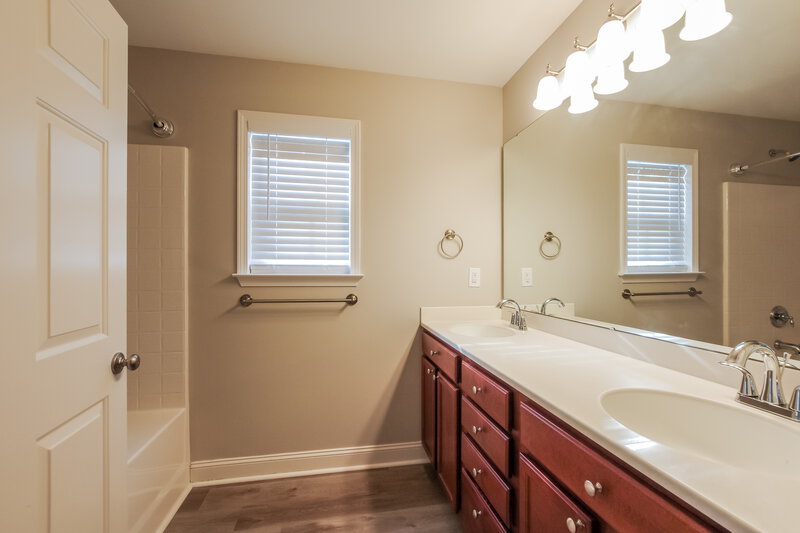 1,875/Mo, 2302 Larkspur Ln Wingate, NC 28174 Main Bathroom View