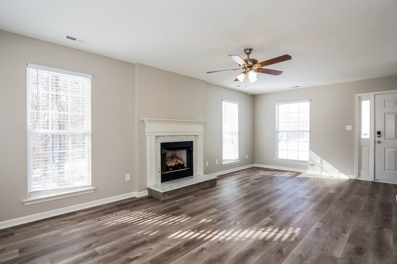 2,920/Mo, 109 Silverleaf Rd Mount Holly, NC 28120 Living Room View