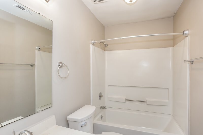 1,840/Mo, 8338 Houndstooth Dr Charlotte, NC 28227 Main Bathroom View