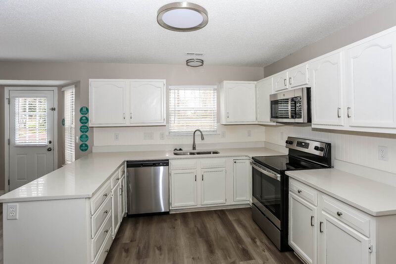 1,935/Mo, 7120 Spandril Ln Charlotte, NC 28215 Kitchen View