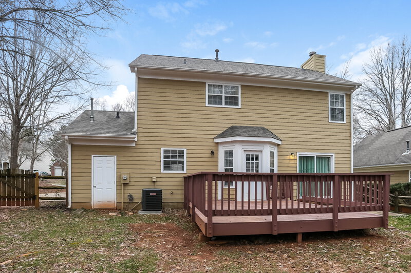 1,935/Mo, 7120 Spandril Ln Charlotte, NC 28215 Rear View