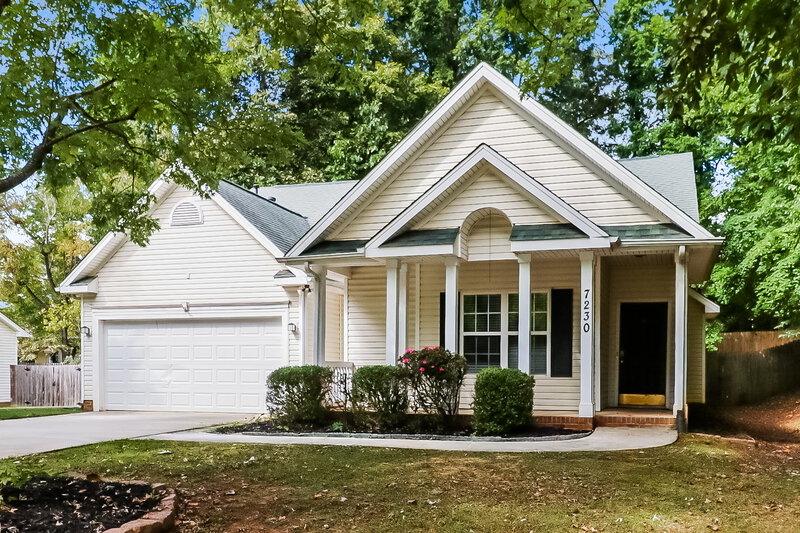 2,050/Mo, 7230 Frances Irene Dr Charlotte, NC 28215 Front View