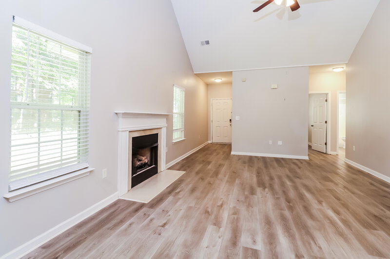 2,050/Mo, 7230 Frances Irene Dr Charlotte, NC 28215 Living Room View 2