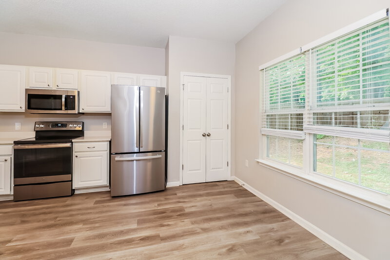 2,050/Mo, 7230 Frances Irene Dr Charlotte, NC 28215 Kitchen View 2