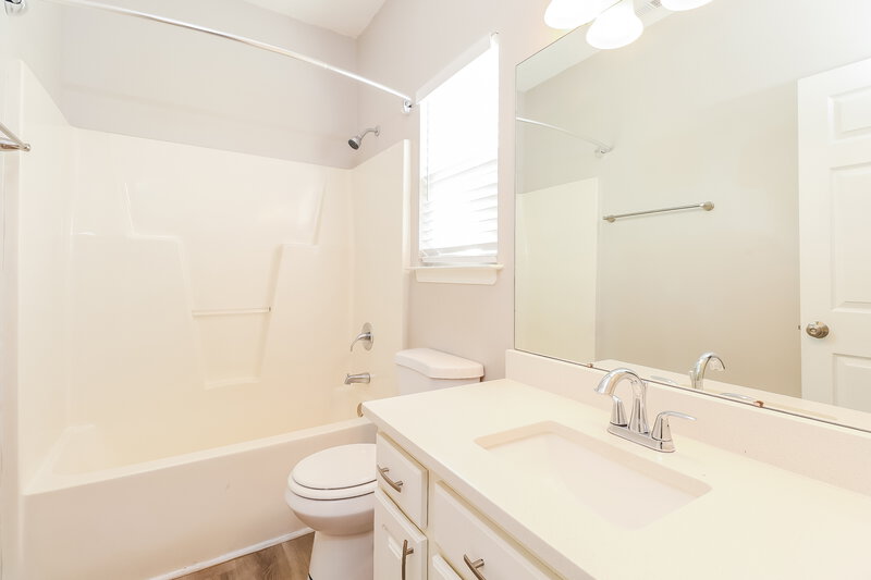 2,050/Mo, 7230 Frances Irene Dr Charlotte, NC 28215 Bathroom View