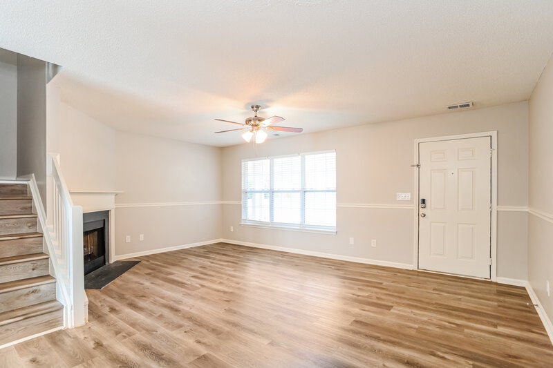 1,635/Mo, 5966 Cougar Ln Charlotte, NC 28269 Living Room View 2