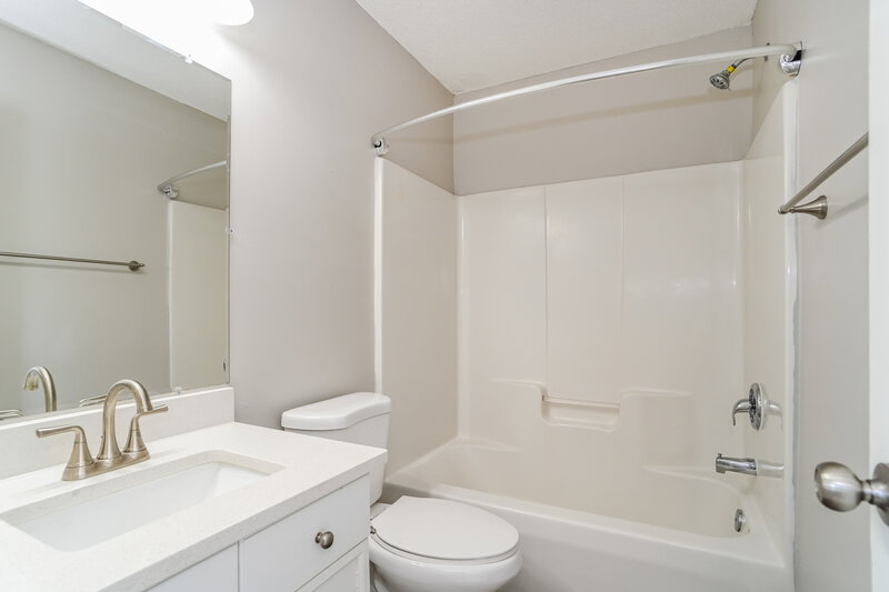 1,635/Mo, 5966 Cougar Ln Charlotte, NC 28269 Bathroom View