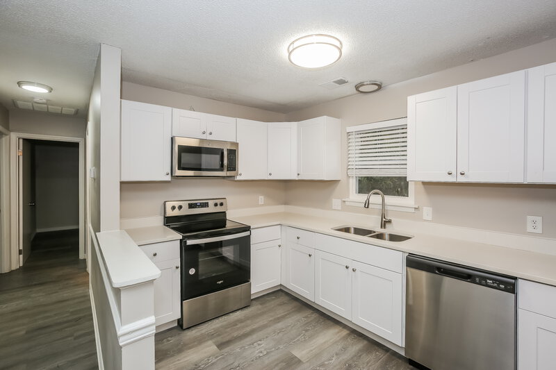 2,400/Mo, 7104 Lancashire Dr Mint Hill, NC 28227 Kitchen View