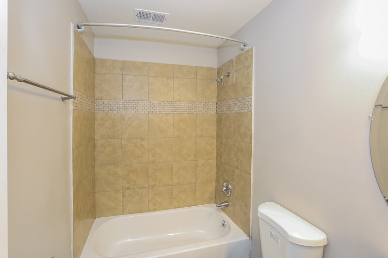 2,400/Mo, 7104 Lancashire Dr Mint Hill, NC 28227 Bathroom View