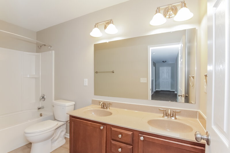 2,825/Mo, 1721 Leeview Ln Clover, SC 29710 Bathroom View