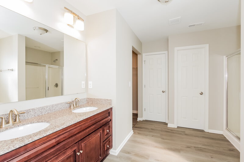 4,040/Mo, 1524 Black Swan Ct Clover, SC 29710 Main Bathroom View