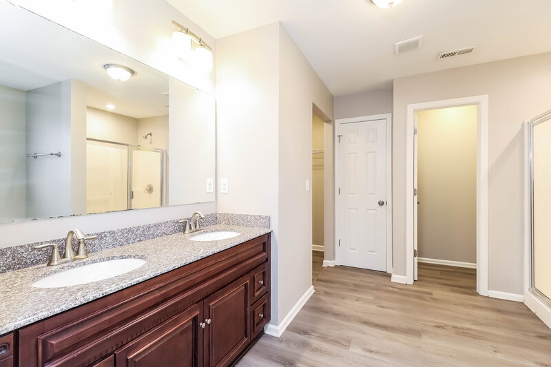 2,970/Mo, 1524 Black Swan Ct Clover, SC 29710 Main Bathroom View