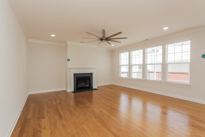 3,080/Mo, 7632 Cushing Dr # 74 Charlotte, NC 28216 Living Room View 2