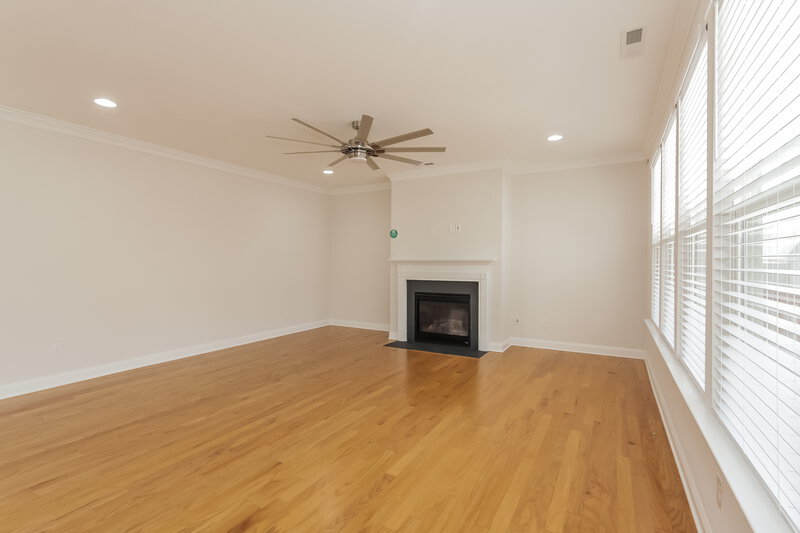 3,080/Mo, 7632 Cushing Dr # 74 Charlotte, NC 28216 Living Room View 3