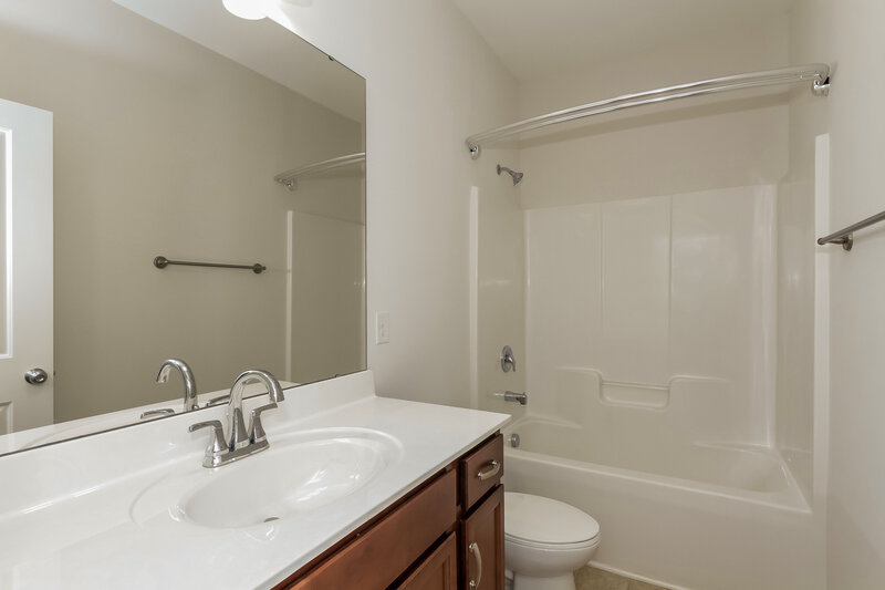 3,080/Mo, 7632 Cushing Dr # 74 Charlotte, NC 28216 Bathroom View