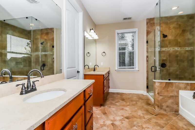 4,800/Mo, 14815 Long Iron Dr Huntersville, NC 28078 Main Bathroom View