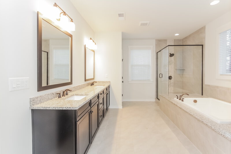 2,770/Mo, 952 Elderberry Ln Clover, SC 29710 Main Bathroom View