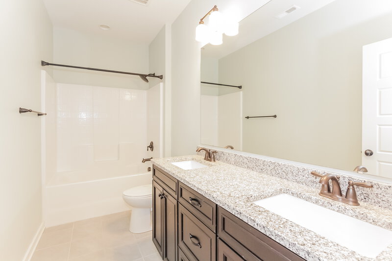 2,770/Mo, 952 Elderberry Ln Clover, SC 29710 Bathroom View