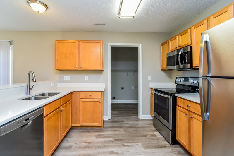 1,665/Mo, 511 Canopy Ct Clover, SC 29710 Kitchen View 3
