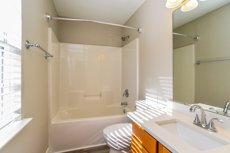 1,665/Mo, 511 Canopy Ct Clover, SC 29710 Main Bathroom View