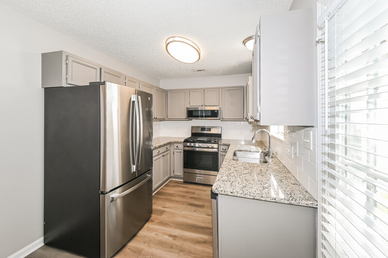 2,270/Mo, 100 Bath Cir Huntersville, NC 28078 Kitchen View 2