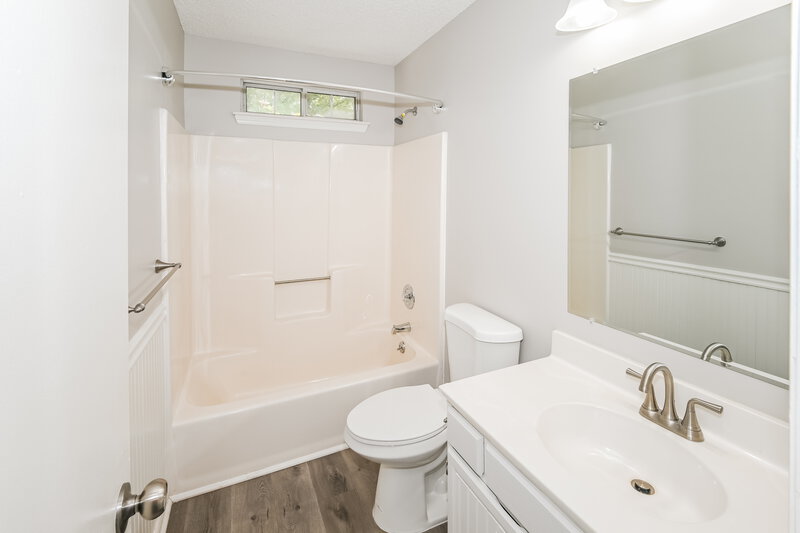 2,270/Mo, 100 Bath Cir Huntersville, NC 28078 Main Bathroom View 2