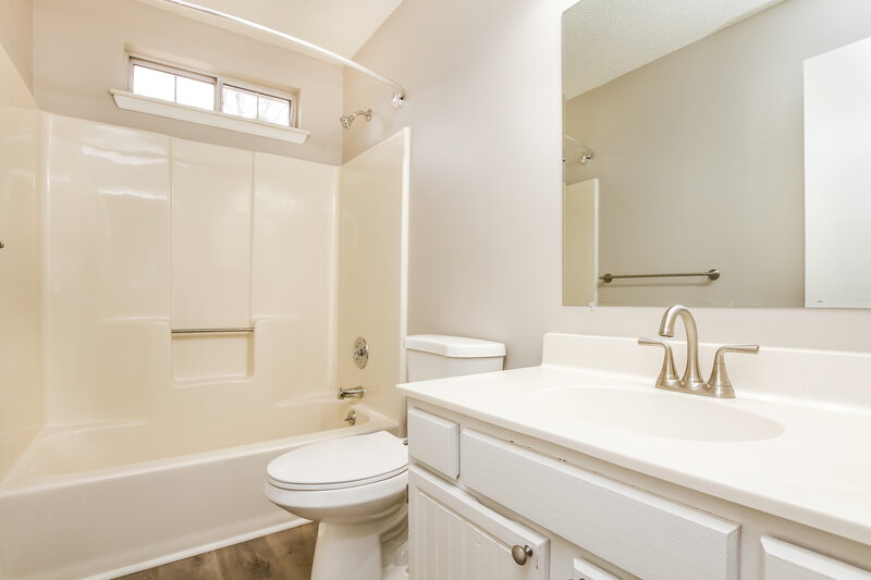 2,305/Mo, 100 Bath Cir Huntersville, NC 28078 Bathroom View