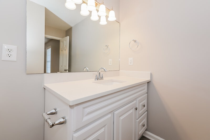 1,685/Mo, 109 Colonial Cir Wingate, NC 28174 Main Bathroom View