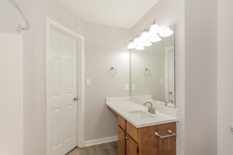 2,640/Mo, 211 Winding Canyon Dr Charlotte, NC 28214 Main Bathroom View