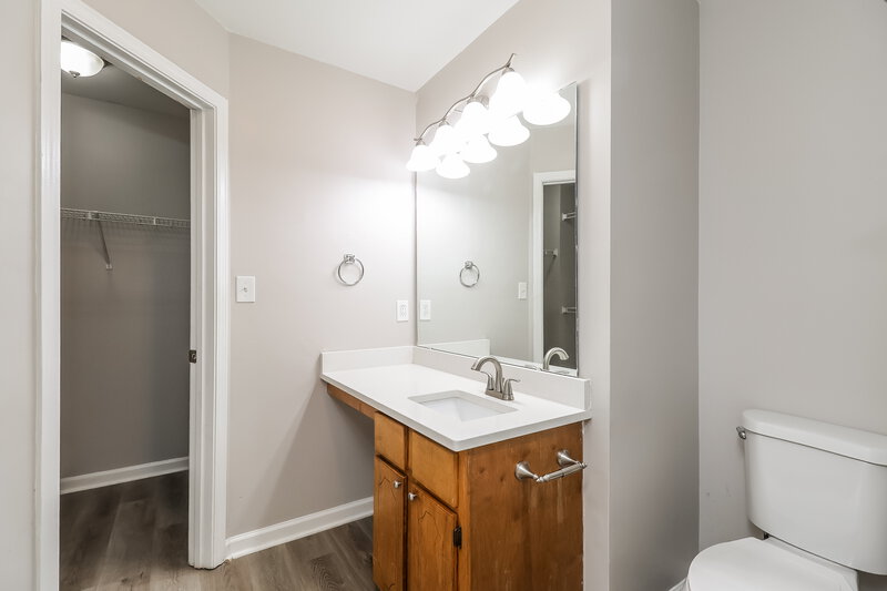 1,930/Mo, 211 Winding Canyon Dr Charlotte, NC 28214 Main Bathroom View