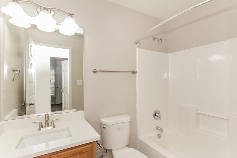 2,640/Mo, 211 Winding Canyon Dr Charlotte, NC 28214 Bathroom View