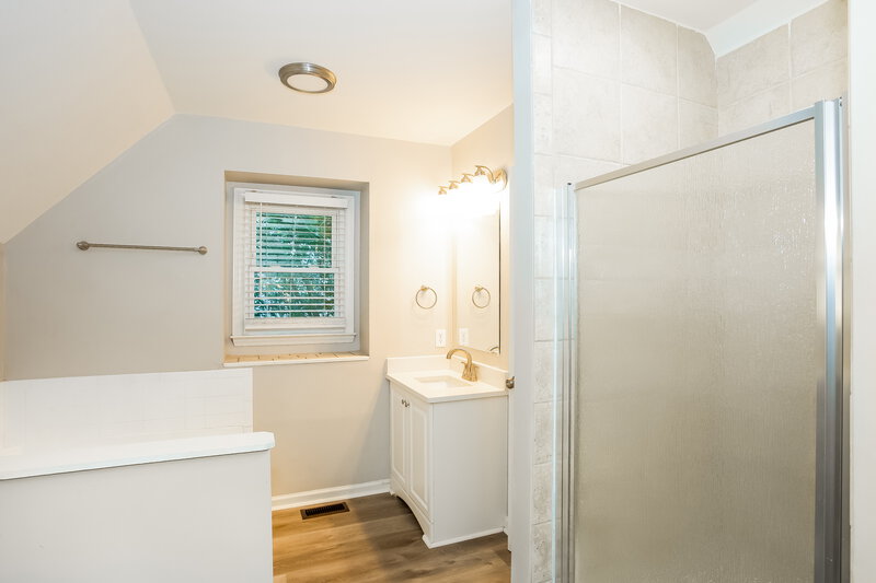 2,000/Mo, 3522 Fortis Ln Matthews, NC 28105 Main Bathroom View