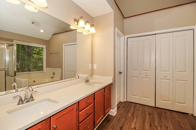 2,380/Mo, 4107 Garden Grove Ln Charlotte, NC 28269 Main Bathroom View