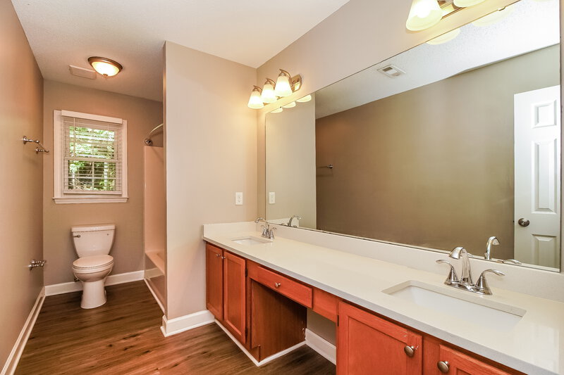 2,380/Mo, 4107 Garden Grove Ln Charlotte, NC 28269 Main Bathroom View 2