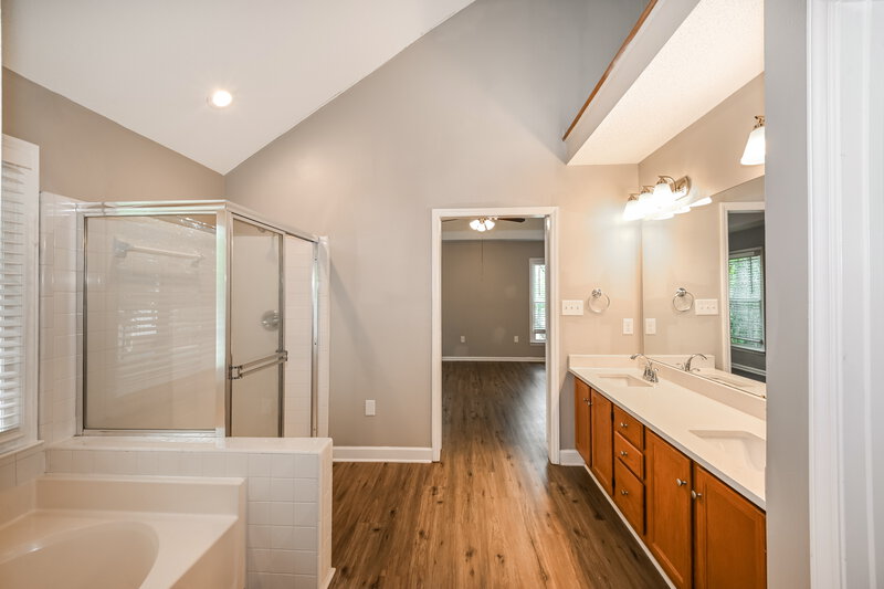 2,345/Mo, 4107 Garden Grove Ln Charlotte, NC 28269 Main Bathroom View