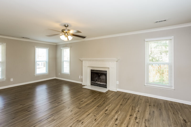 2,200/Mo, 11025 Ballards Pond Ln Matthews, NC 28105 Living Room View