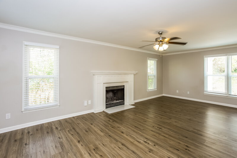 2,200/Mo, 11025 Ballards Pond Ln Matthews, NC 28105 Living Room View 2