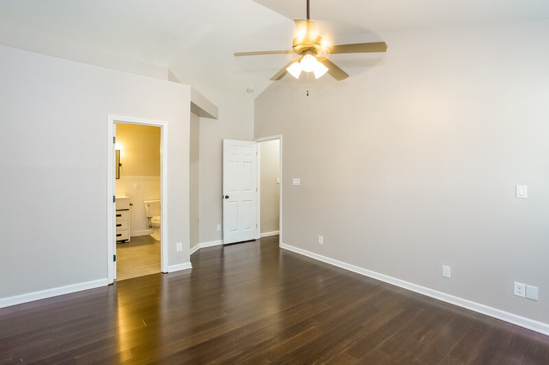 2,200/Mo, 11025 Ballards Pond Ln Matthews, NC 28105 Main Bedroom View 2