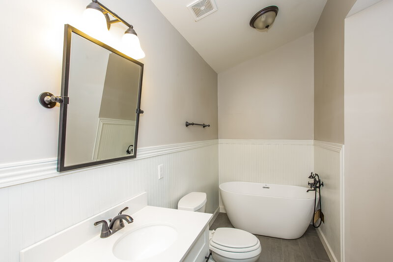 2,200/Mo, 11025 Ballards Pond Ln Matthews, NC 28105 Main Bathroom View