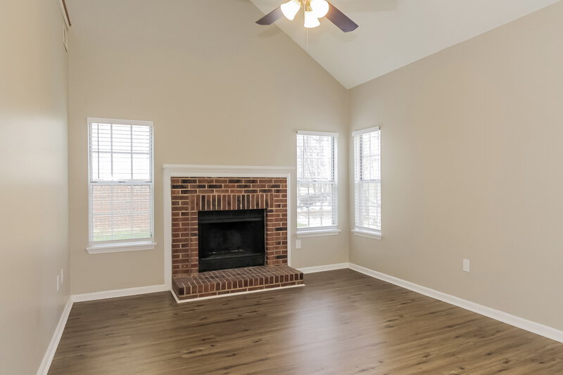 2,690/Mo, 4714 Saxonbury Way Charlotte, NC 28269 Living Room View 3