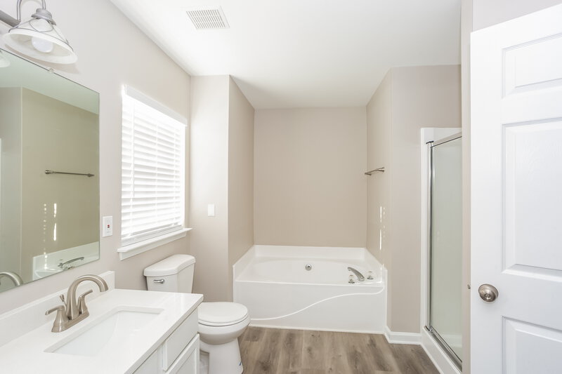 1,895/Mo, 2003 Summit Ridge Ln Kannapolis, NC 28083 Main Bathroom View
