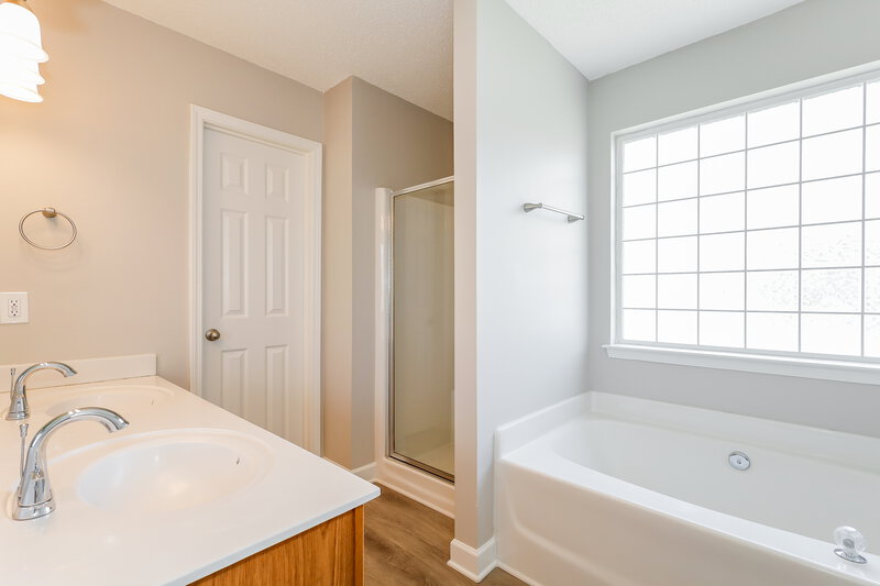 2,255/Mo, 2790 Ramble Wood Ct Rock Hill, SC 29730 Main Bathroom View