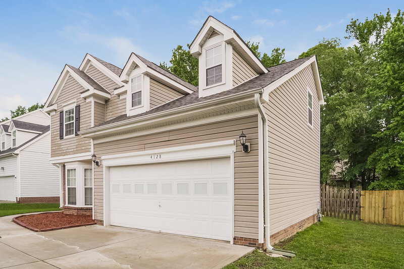 2,205/Mo, 4128 Highcroft Ln Charlotte, NC 28269 Front View 2