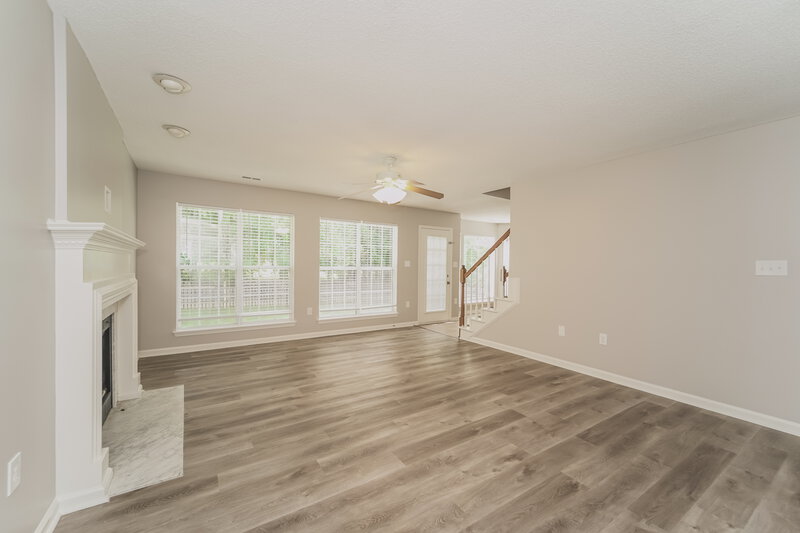 2,205/Mo, 4128 Highcroft Ln Charlotte, NC 28269 Living Room View 2