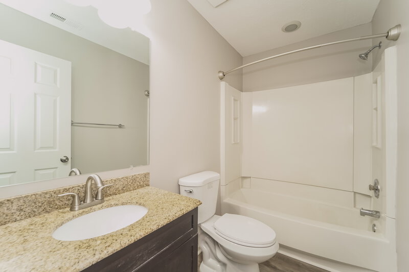 2,205/Mo, 4128 Highcroft Ln Charlotte, NC 28269 Bathroom View