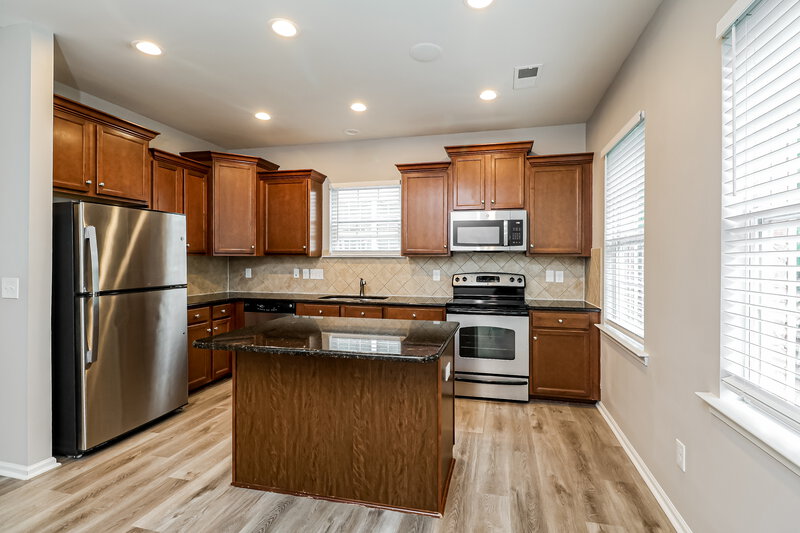 2,445/Mo, 9948 Evergreen Terrace Dr Charlotte, NC 28277 Kitchen View 2